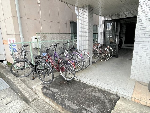 22/23 エントランス