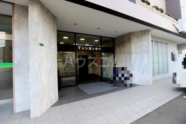 18/27 エントランス