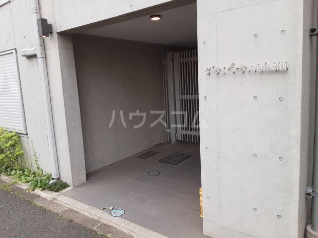 28/30 エントランス