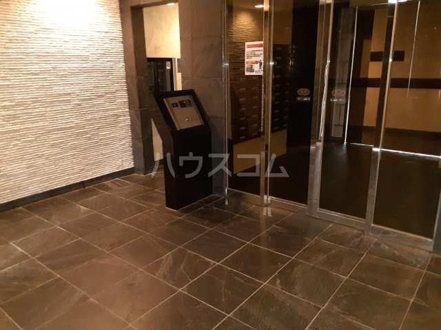 28/30 エントランス