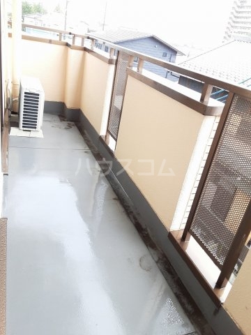 13/18 バルコニー