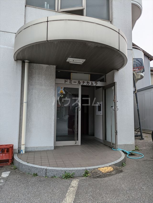 21/30 エントランス