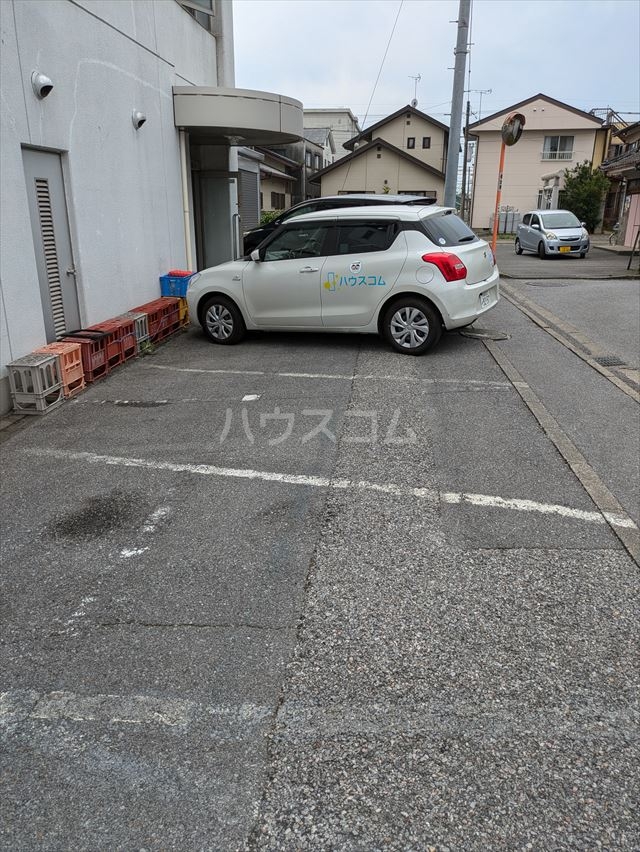 22/30 駐車場