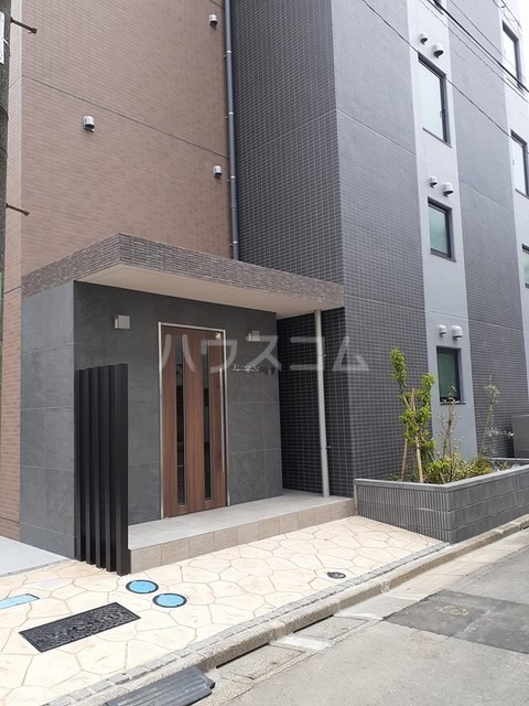 28/30 エントランス