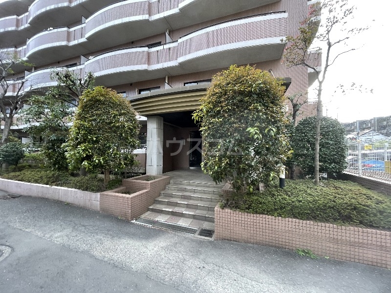 21/30 エントランス