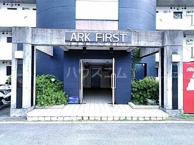 26/30 エントランス