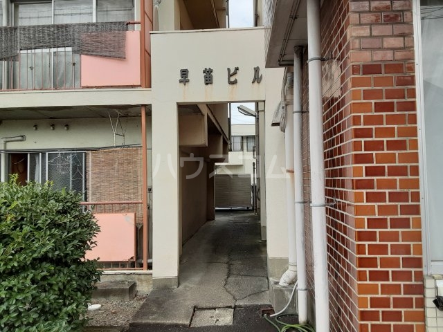 16/20 エントランス