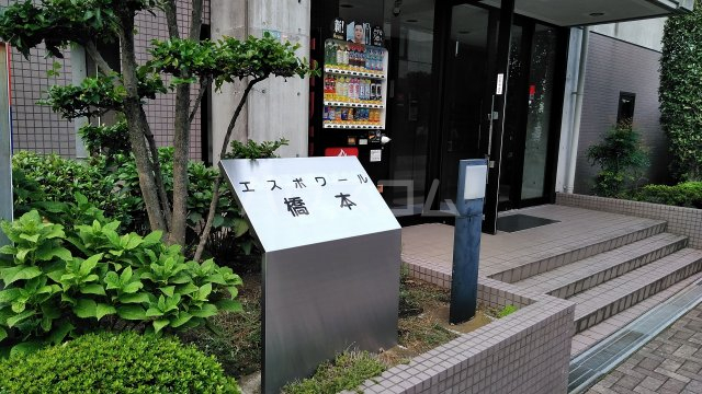 26/30 エントランス