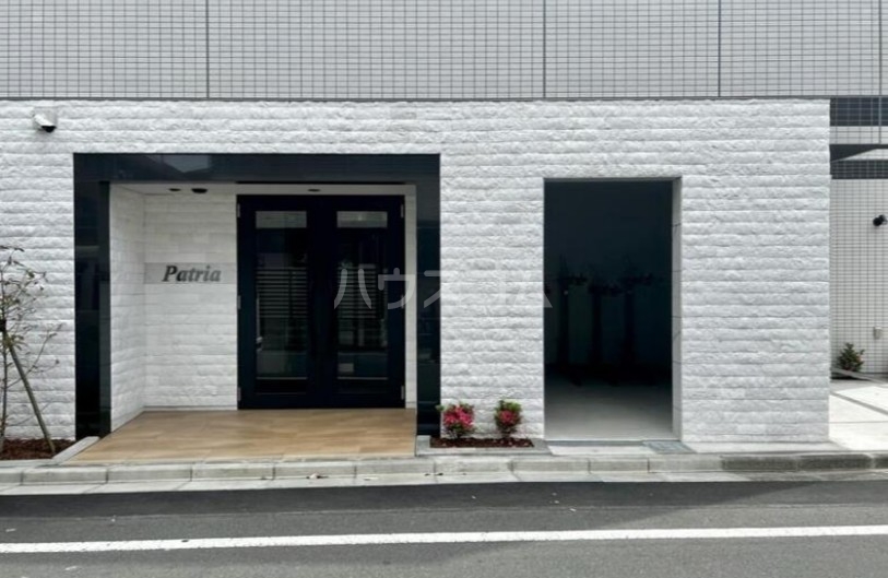 26/27 エントランス