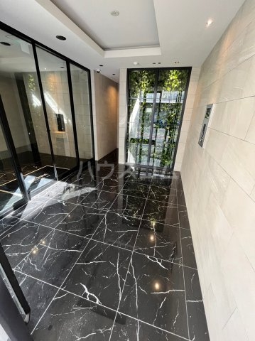 18/24 エントランス