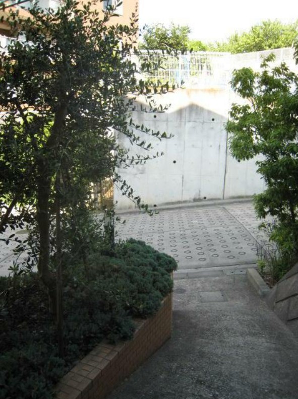 18/19 エントランス