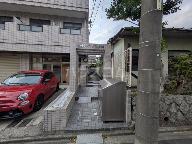 20/30 エントランス