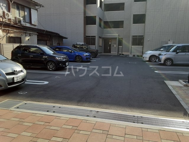 23/30 駐車場
