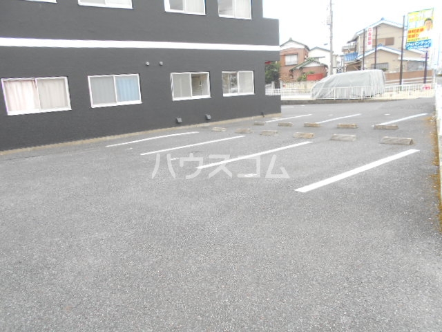 28/30 駐車場