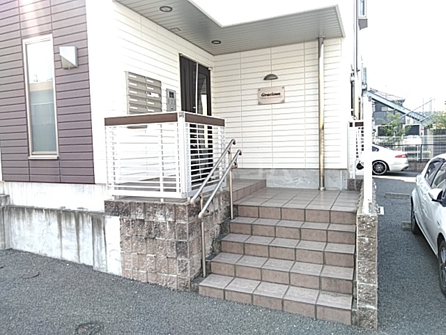 27/30 エントランス