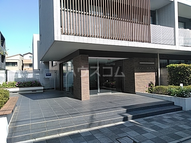 26/30 エントランス