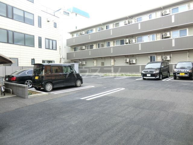 27/30 駐車場