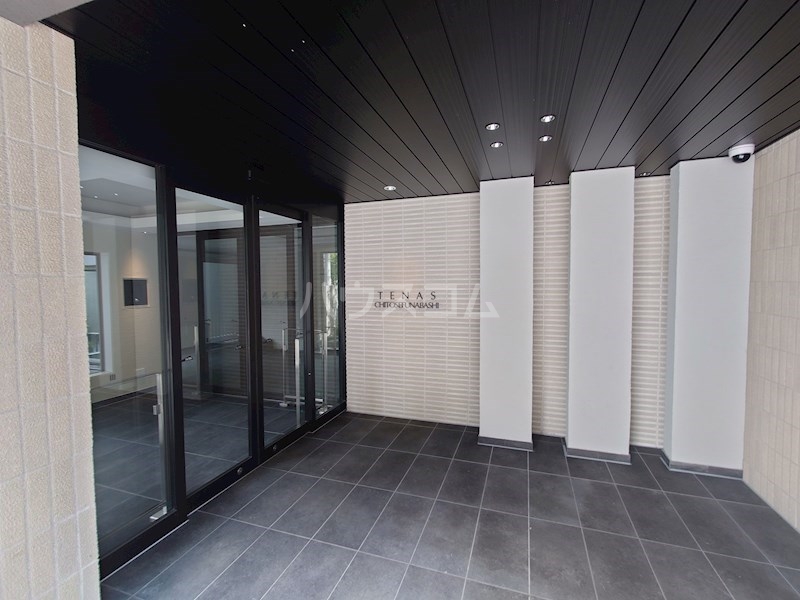 21/30 エントランス