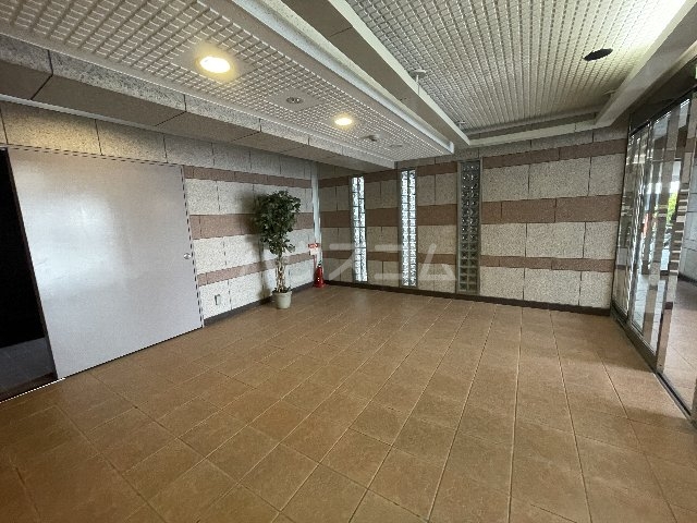 22/30 エントランス