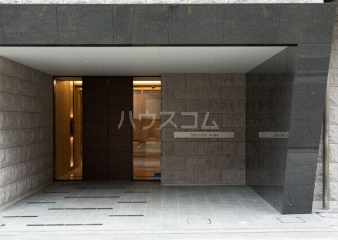 27/30 エントランス