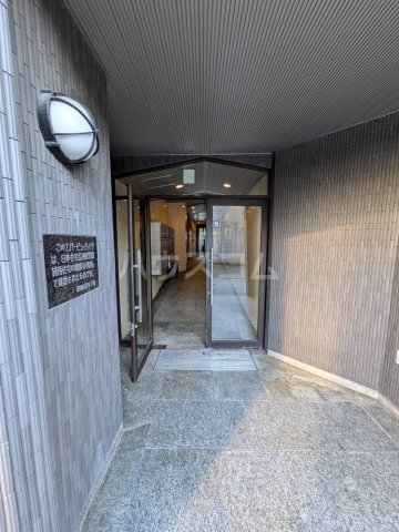 21/30 エントランス