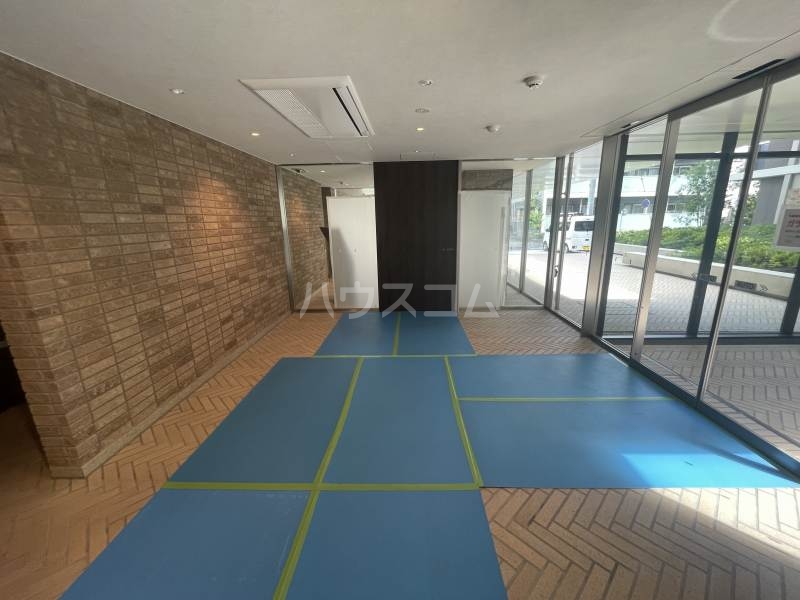 21/30 エントランス