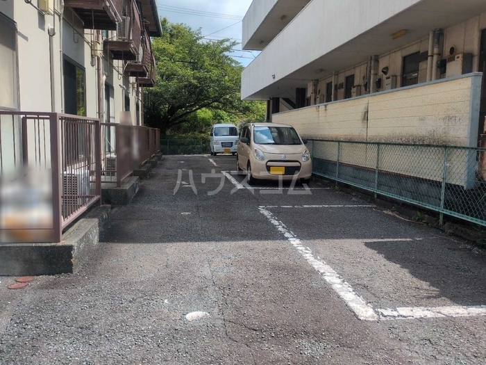 13/14 駐車場
