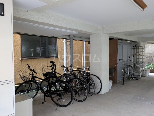 16/16 エントランス