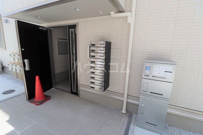 16/19 エントランス