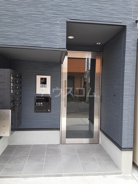 26/28 エントランス