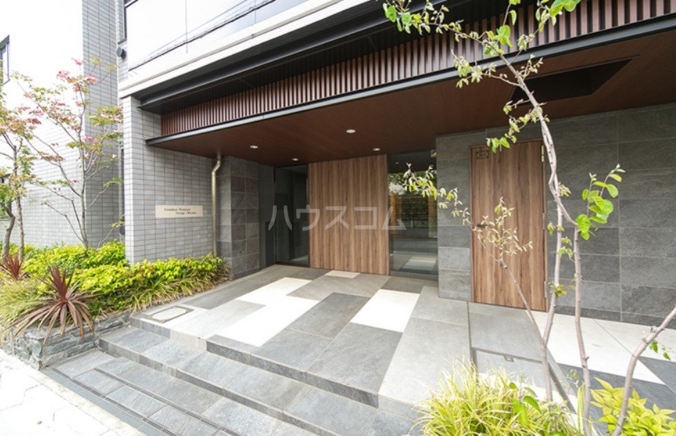 23/24 エントランス