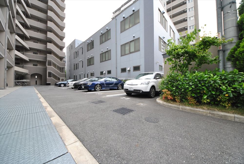 27/30 駐車場