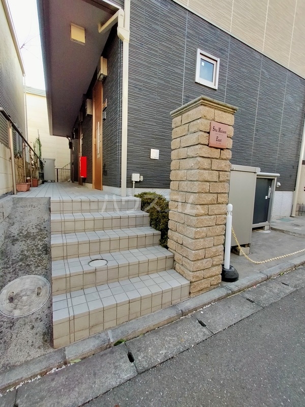 24/30 エントランス