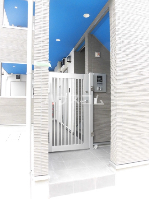 28/30 エントランス