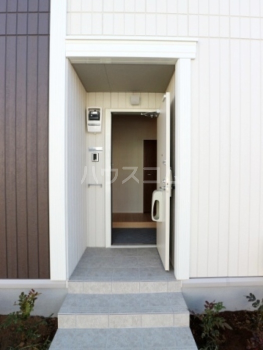 15/19 エントランス