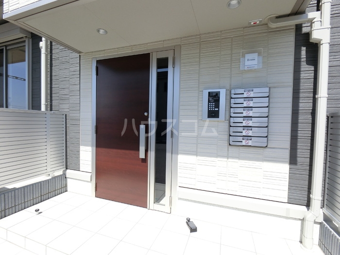 18/27 エントランス