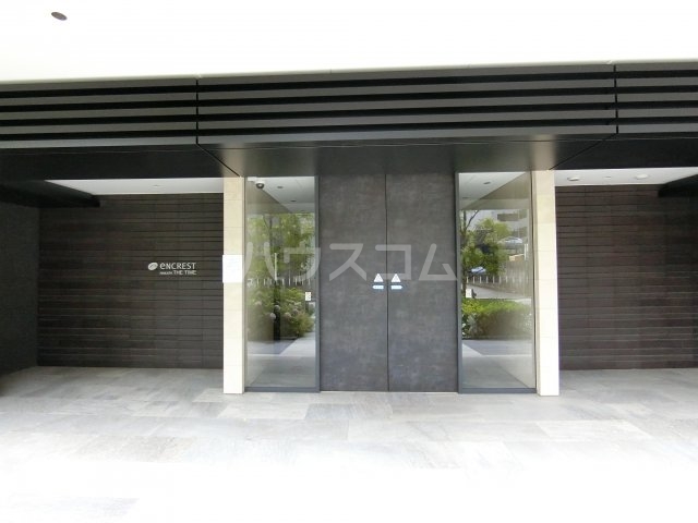 25/26 エントランス