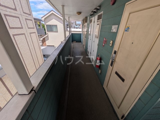 21/30 エントランス
