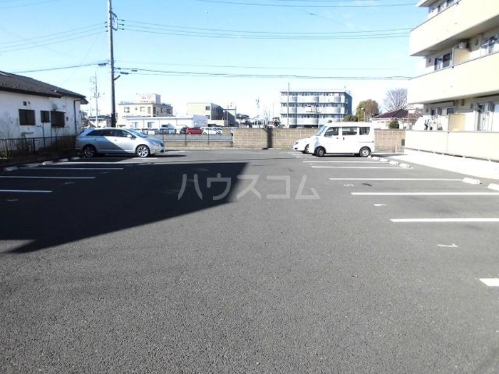2/5 駐車場