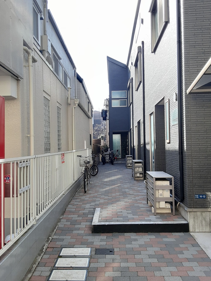 26/29 エントランス