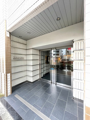 28/30 エントランス