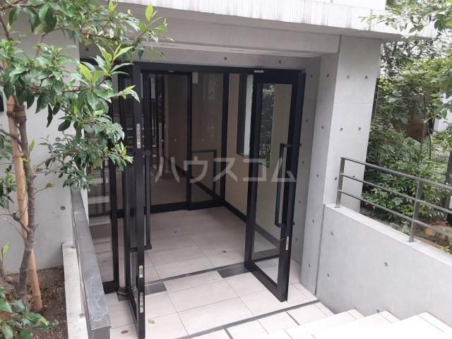 27/30 エントランス