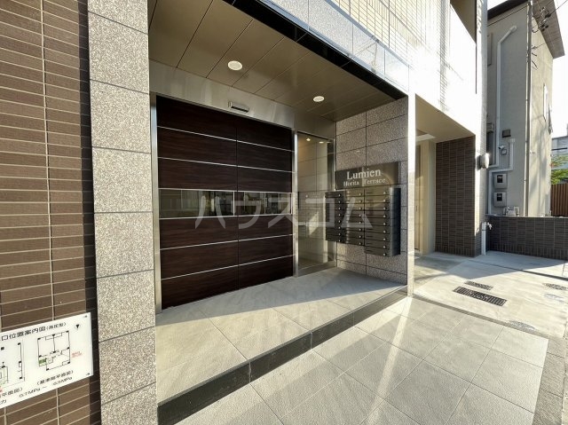 25/30 エントランス