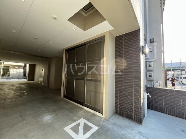 26/30 エントランス