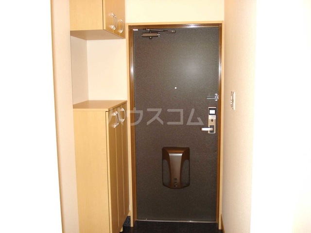 13/26 玄関