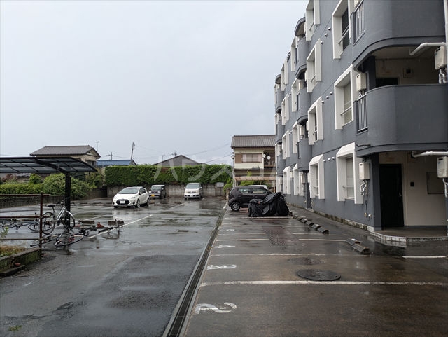 2/6 駐車場