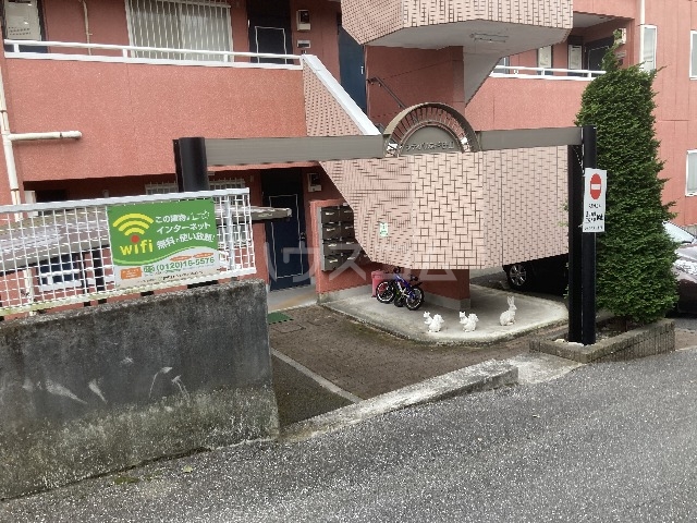 21/30 エントランス