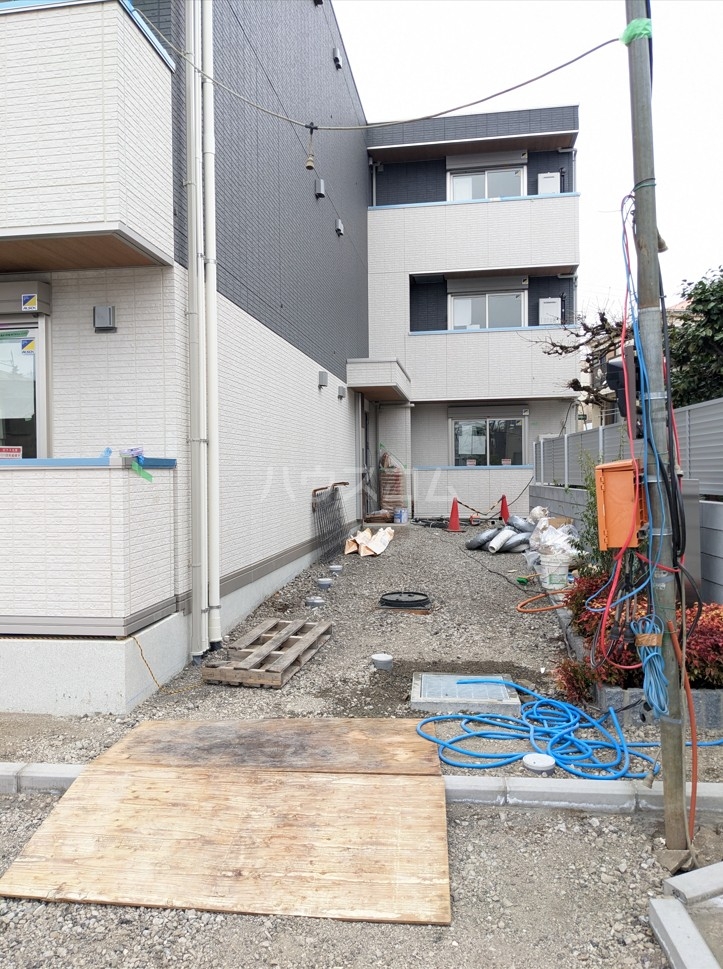 23/30 エントランス