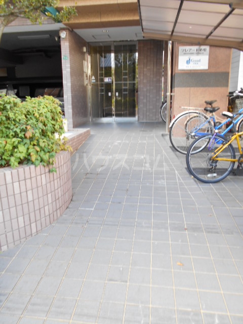 16/23 エントランス