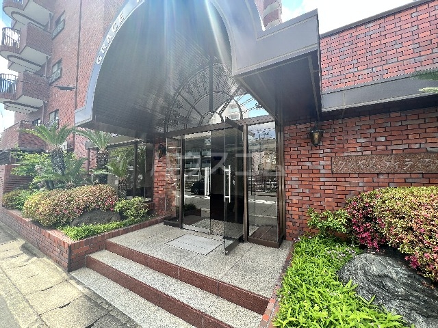 28/30 エントランス